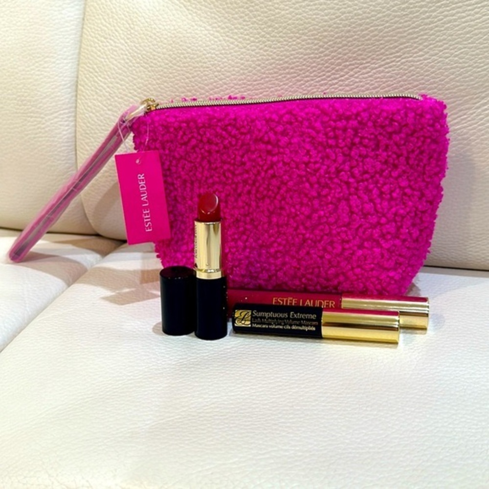 NWB Estée Lauder Essentials 4 Pieces Makeup Set including Cosmetics Bag